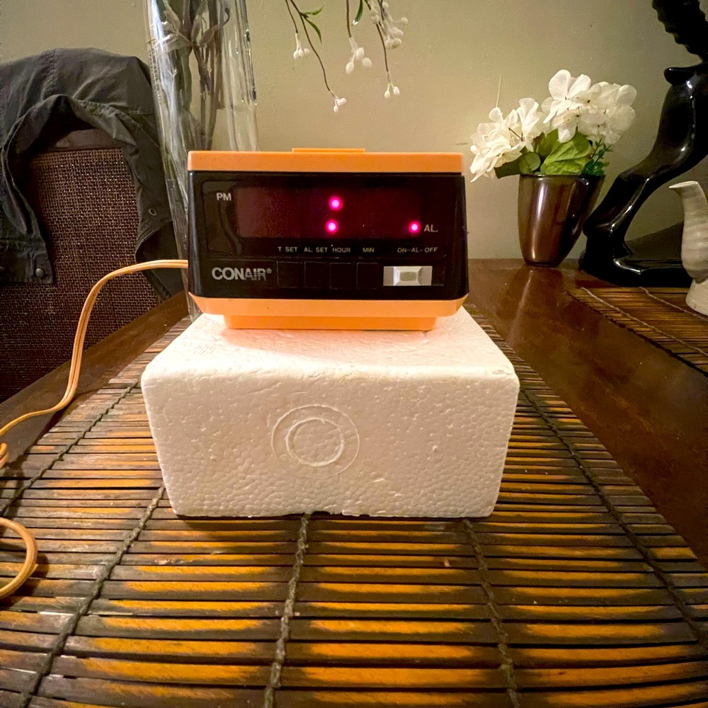 RETRO “CONAIR” DIGITAL COMPACT..MODEL #CL2001 PINK PASSION ELEC. ALARM CLOCK